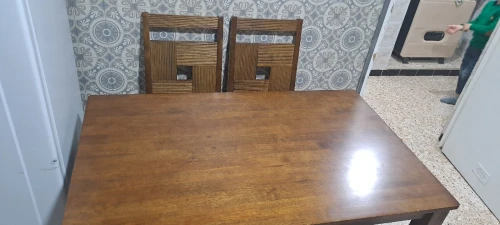 Table de salle a manger + 04 chaises
