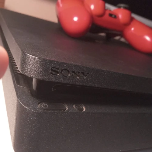 ! بحالة ممتازة / فرصة لا تعوّض لعشاق الألعاب PS4 Slim