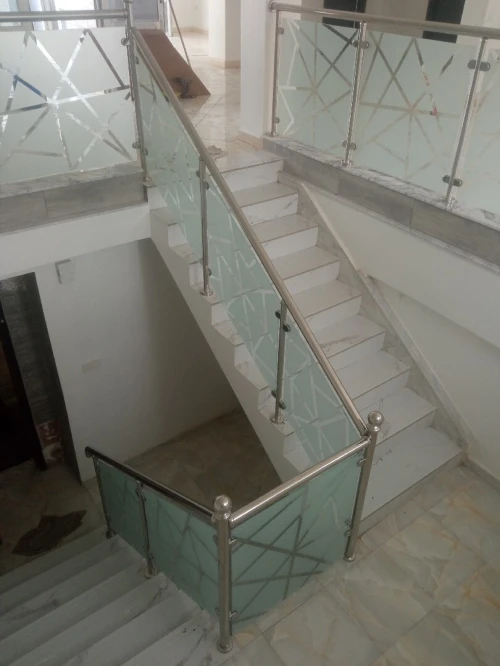 _fourniture et pose rampes escalier en inox