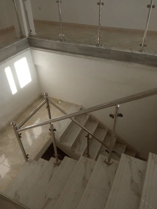 _fourniture et pose rampes escalier en inox