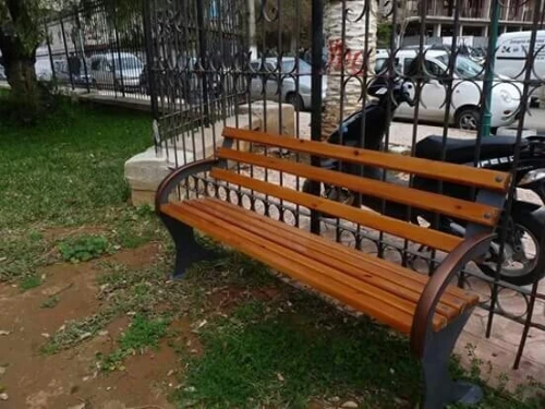 Banc public en bois et acier 