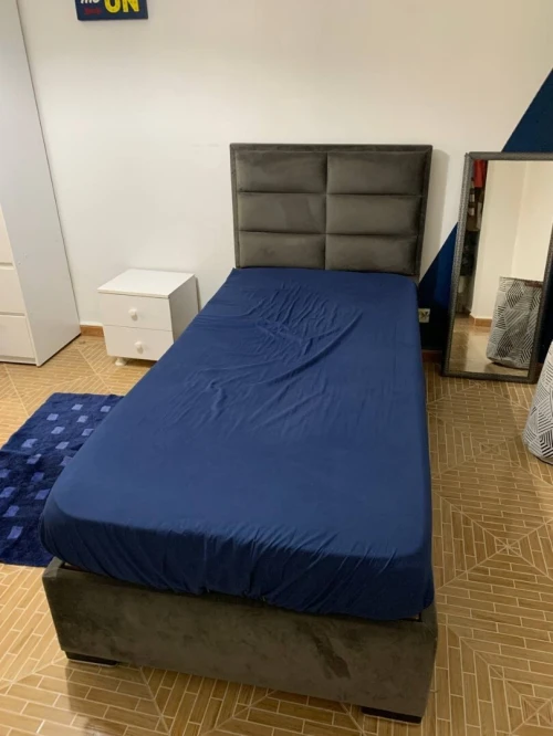 Lit capitonné (semi coffret) avec matelas D30 20 cm