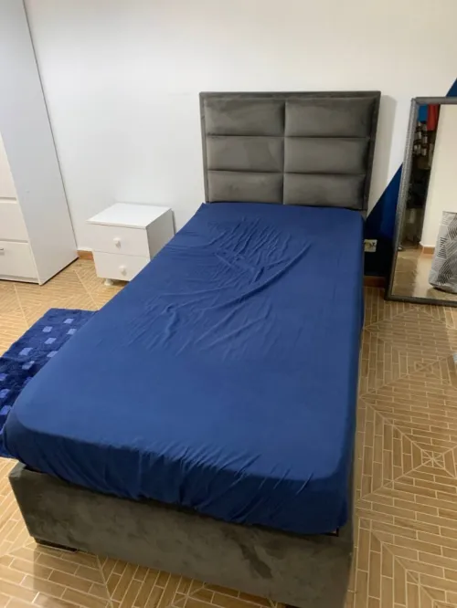 Lit capitonné (semi coffret) avec matelas D30 20 cm
