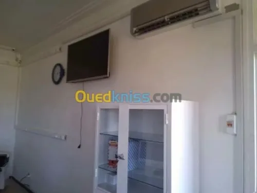 Électricien et installateur des caméras 