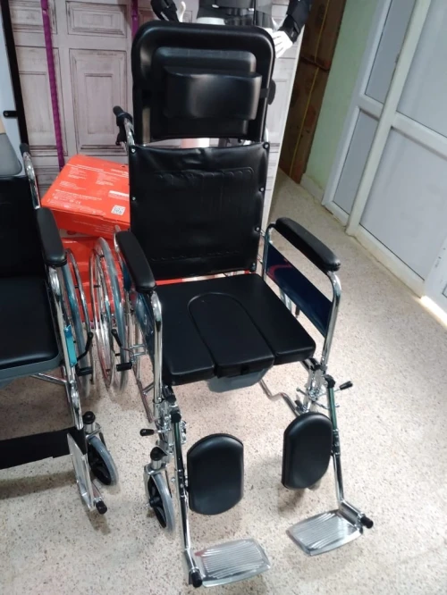 Fauteuil Roulant & lit garde robe 