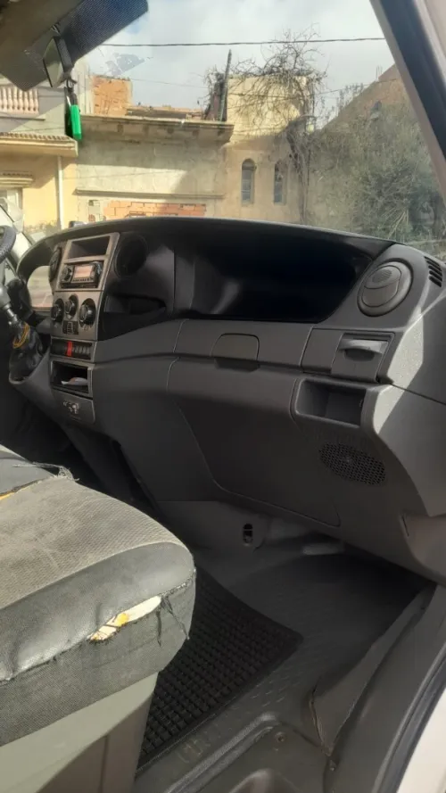 Location fourgon Iveco sans chauffeur équipé caisse conteneur