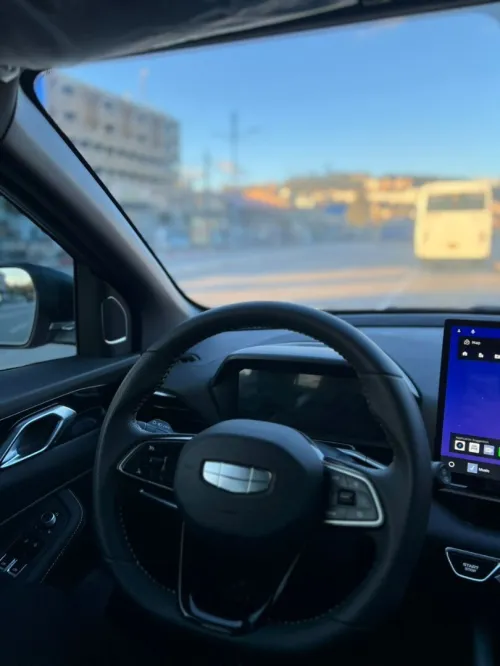 Geely Coolray 2025 La tout sans toit التبادل فقط