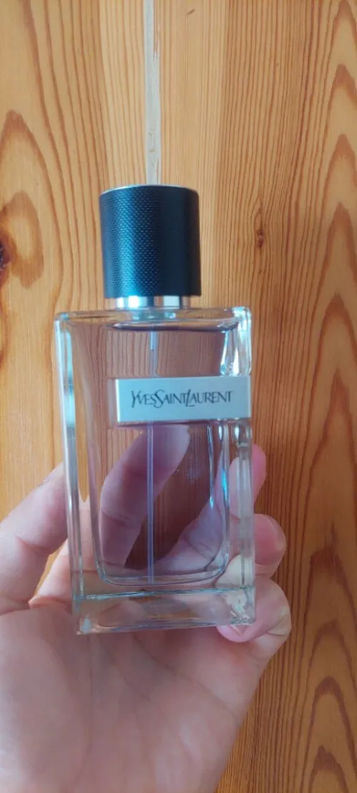Y Yves Saint Laurent