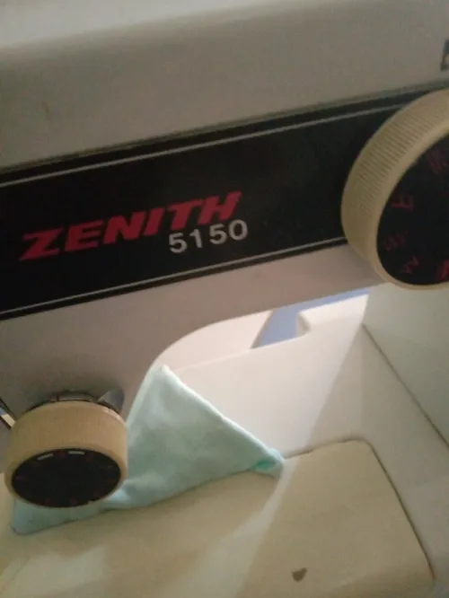 Vend machine à coudre