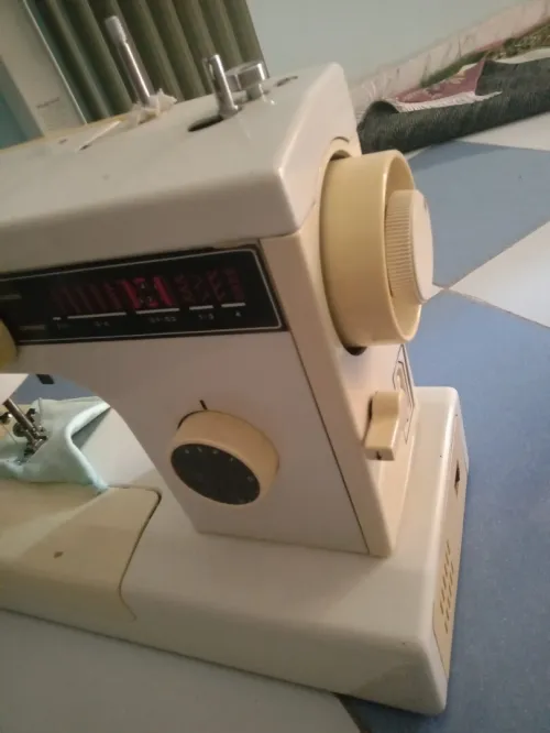 Vend machine à coudre