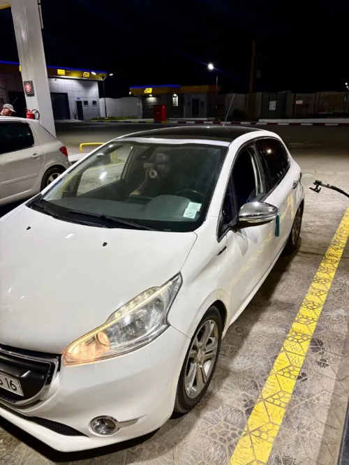 Peugeot 208 2015 Allure