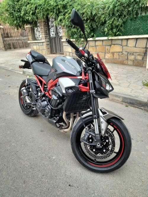Kawazaki Z900 2025