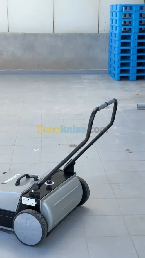 Balayeuse accompagnée professionnelle LAVOR BSW 651 M