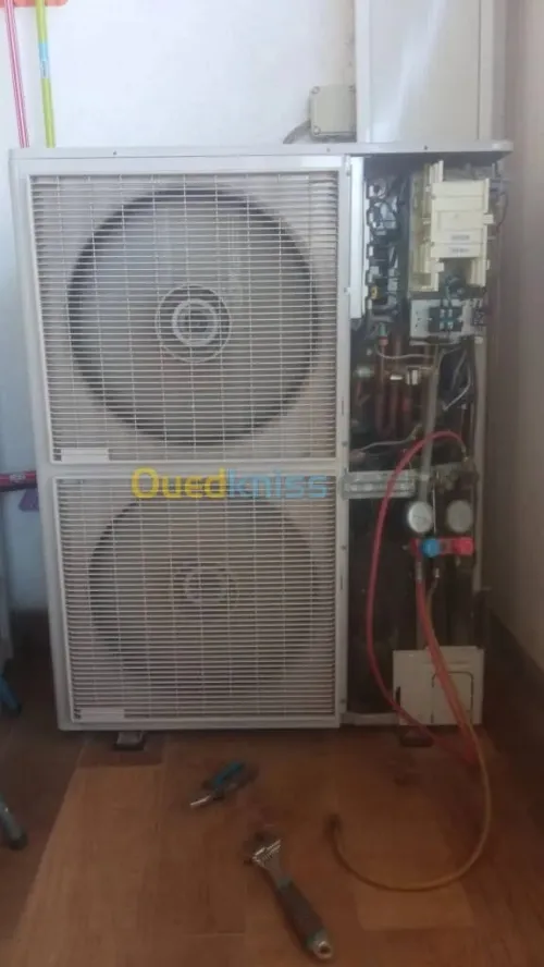 Réparations climatiseurs climatisation centrale chambre froide machine à jus machine à glaces
