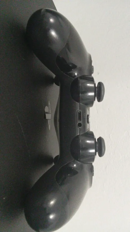 Playstation 4 slim 1TB + 1 manette sans fil original