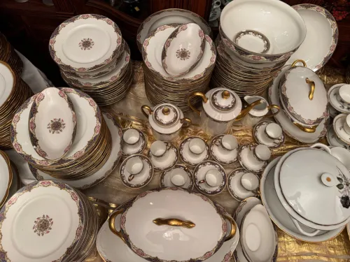 Services de tables en porcelaine de limoge