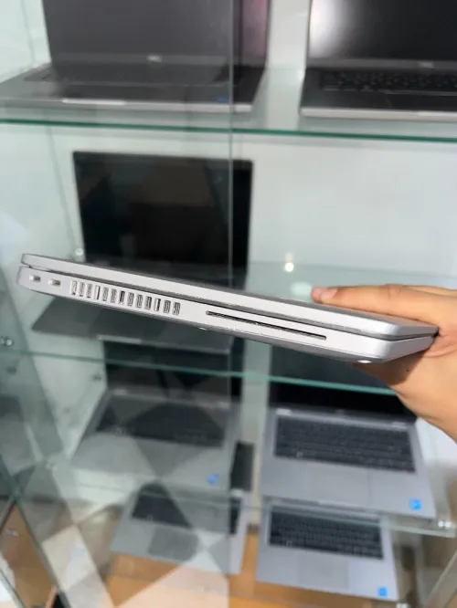 PC Portable DELL LATITUDE 5420/i5-11th / 8g RAM / 256 GB SSD / 14''FHD / Etat 10/10 Garantie 3 mois
