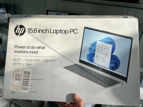 LAPTOP HP 15-fd0095wm-intel core i51235U (12é gen) 8G RAM, 256SSD, 15,6 full hd, couleur Silver