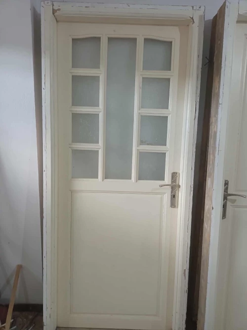 Portes en bois rouge