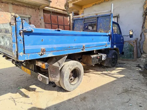 تويوتا B30 1984