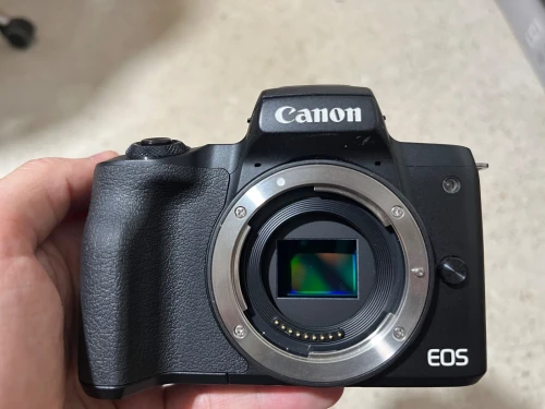 Camera canon m50