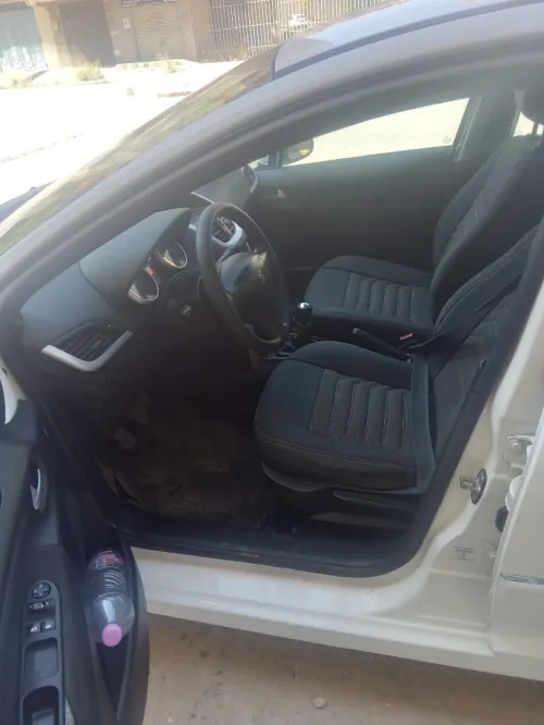 Peugeot 207 2012 Fennec