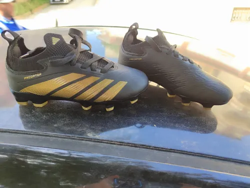 Soulier Adidas Predator pointure 30