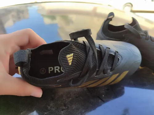 Soulier Adidas Predator pointure 30