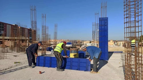 قوالب وأدوات البناء