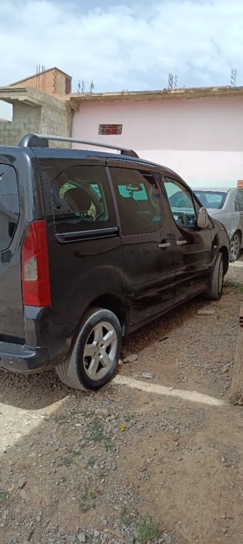 Peugeot بارتنار 2011 