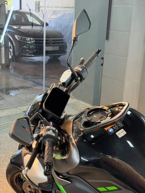 Kawazaki Z900 2025