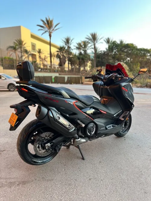 Yamaha Tmax 2021