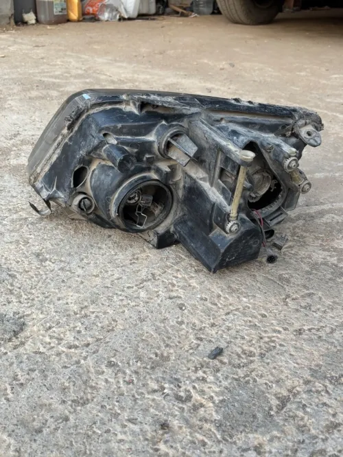 Phares amarok 2011