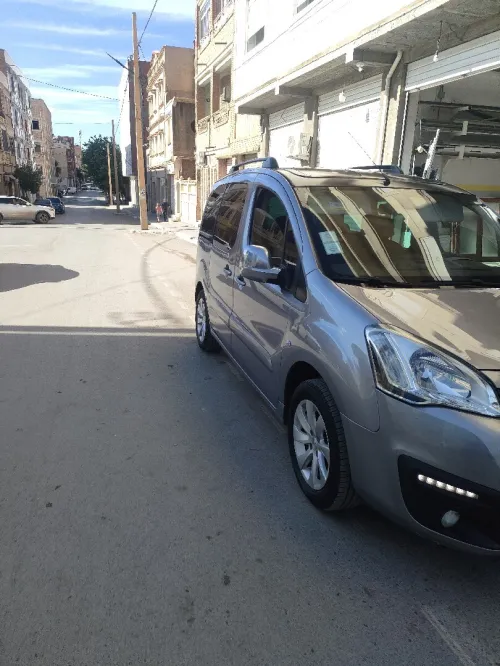 Peugeot Partner 2017 Tepee Allure 