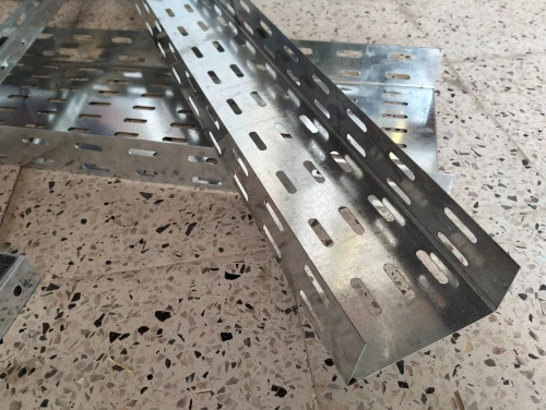 Chemin de câble toute dimensions, rails, supports, et tout accessoires de fixation
