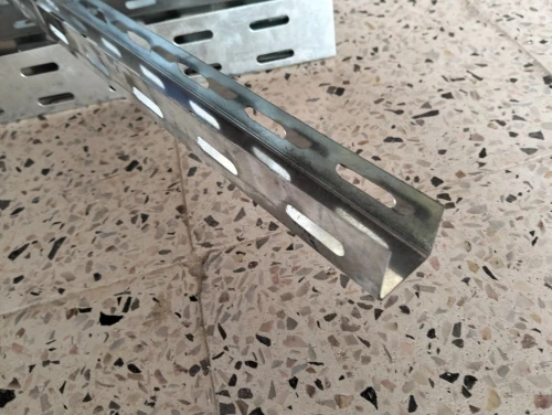 Vente chemin de câble et accessoires de fixation et de suspension, rail, éclisses, boulon, écrou, rondelle, chevilles métallique