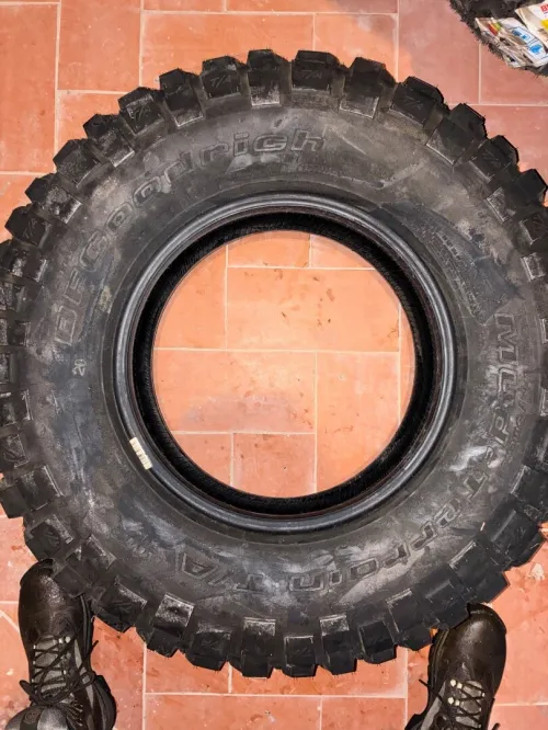 BF Goodrich Mud terrain 235 85 R16