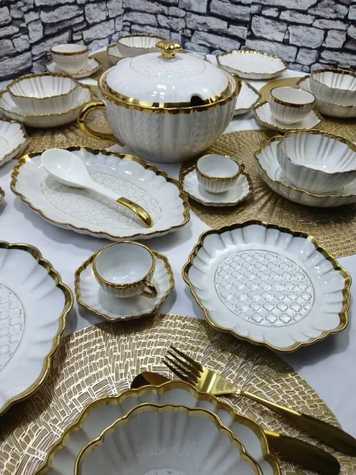 Services a table 47 Piece doré 