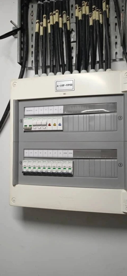 Équipe d'Électriciens Experts
