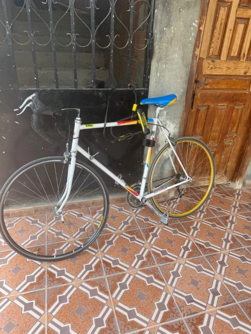 Vélo de Course Authentique  Construit par le célèbre coureur-constructeur Cyrille Gui