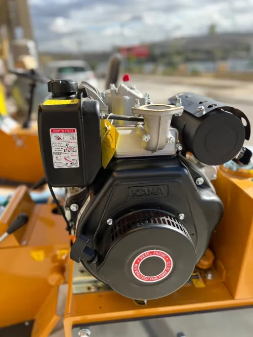COMPACTEUR 780KG / CHAUFFEUR / 2025