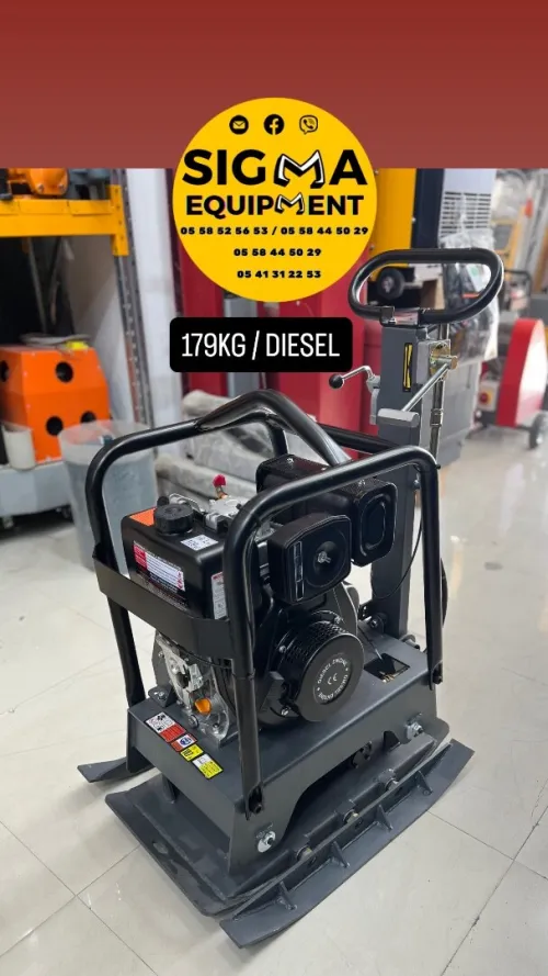 COMPACTEUR 780KG / CHAUFFEUR / 2025