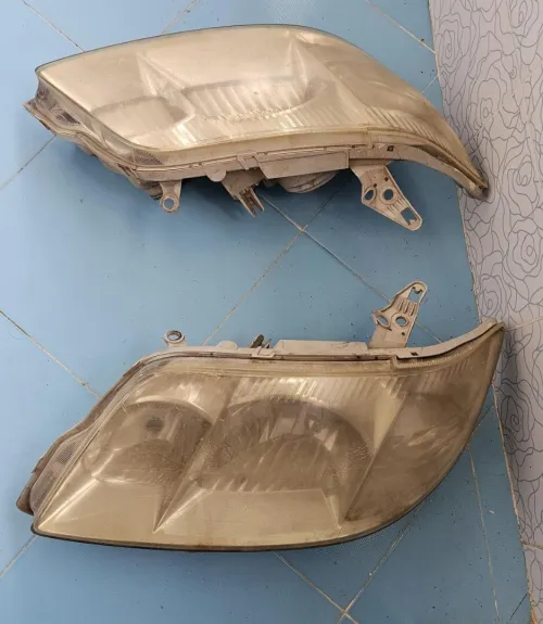 Jeux de feux avants droite & Gauche utilisés pour Toyota corolla 2L 2005