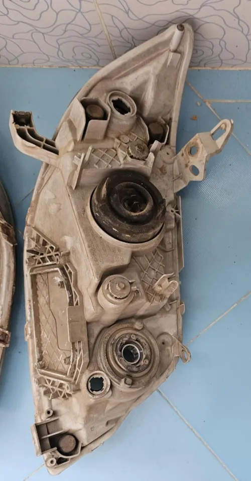 Jeux de feux avants droite & Gauche utilisés pour Toyota corolla 2L 2005