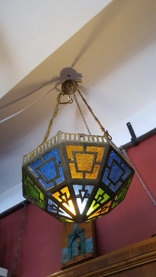 Lustre suspension oriental en bronze et verres en couleurs