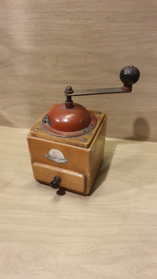 Moulin à café vintage allemand en bois de hêtre de la marque ZASSENHAUS 