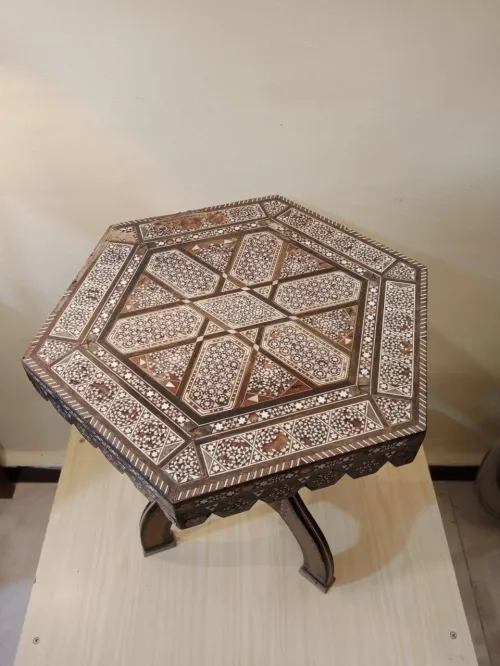 Ancien guéridon octogonal en marqueterie de nacre et d'os