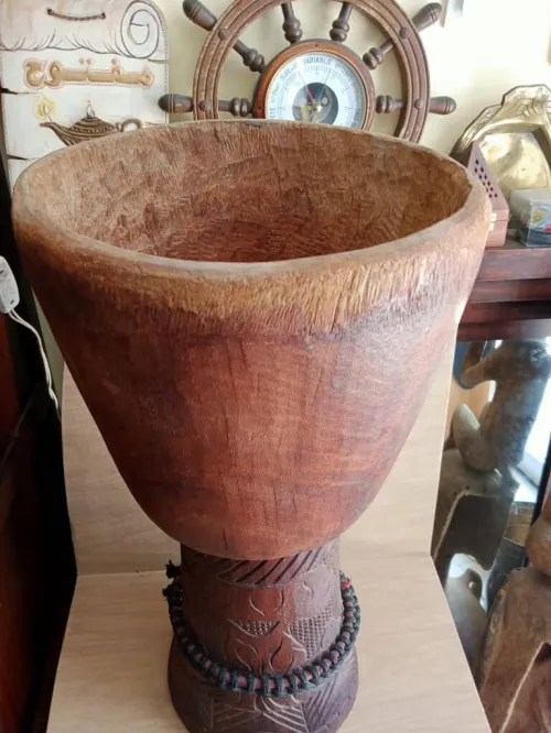 Vintage Fût de djembé, taillé et sculpté à la main , tambour, tamtam, percussion, art africain