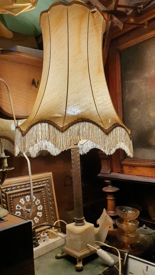 Grande lampe ancienne à pattes de lion en bronze et marbre 