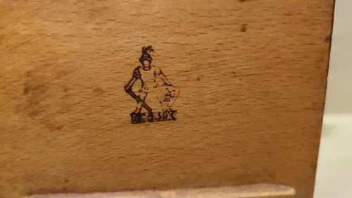 Ancien Moulin à café manuel en bois et inox avec logo gravé de chevalier LIQUIDATION